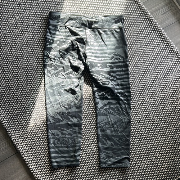 Nike Capri workout pants - Picture 4 of 6